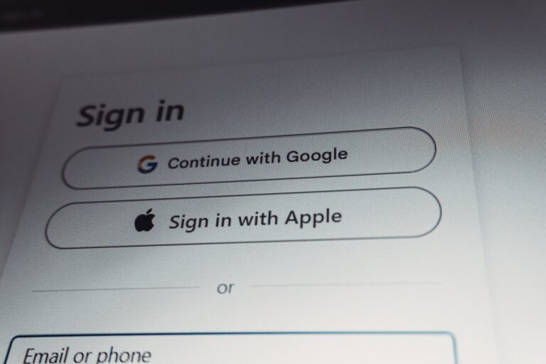 Sign in options with google and apple accounts.
